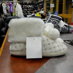 Comfortable indoor slippers